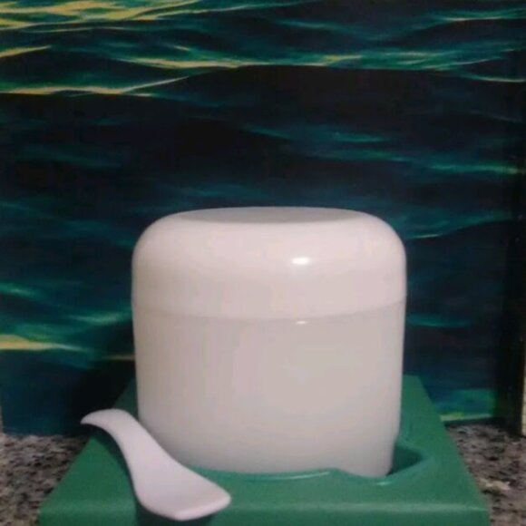 1 Oz La Mer Moisturizing Cream - Picture 3 of 4